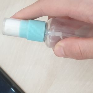 Small water bottle with spray cap
